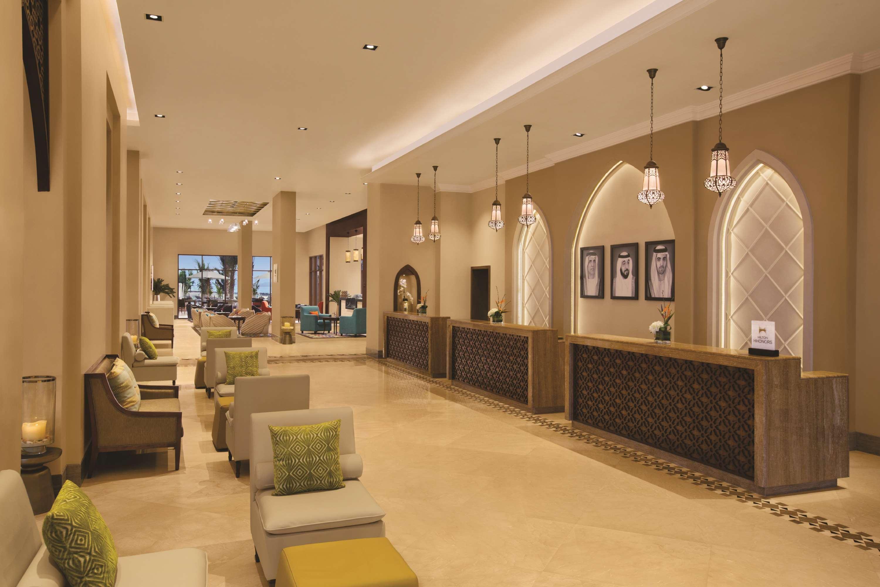 ดับเบิลทรี บาย ฮิลตัน รีสอร์ต แอนด์ สปา มาร์ยัน ไอส์แลนด์ Hotel ราสอัลไคมาห์ ภายนอก รูปภาพ The lobby of the hotel